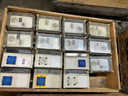 Armoire 230V avec interrupteur crépusculaire et minuterie (15x)