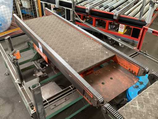 Rotating chain conveyor