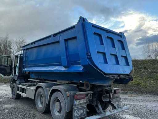 Container für LKWs. Weitere Einheiten und Container