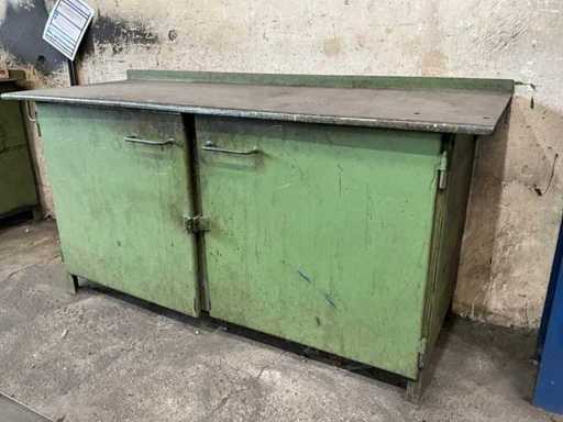 Stalowy stół roboczy