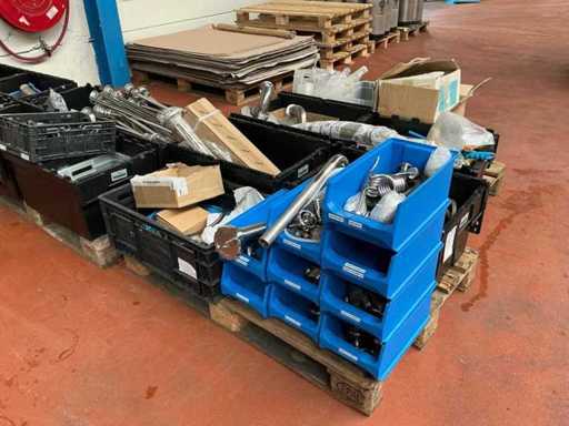 Lote de piezas de máquina