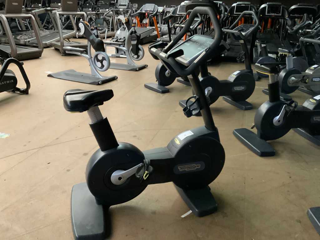 Technogym 700 online bike