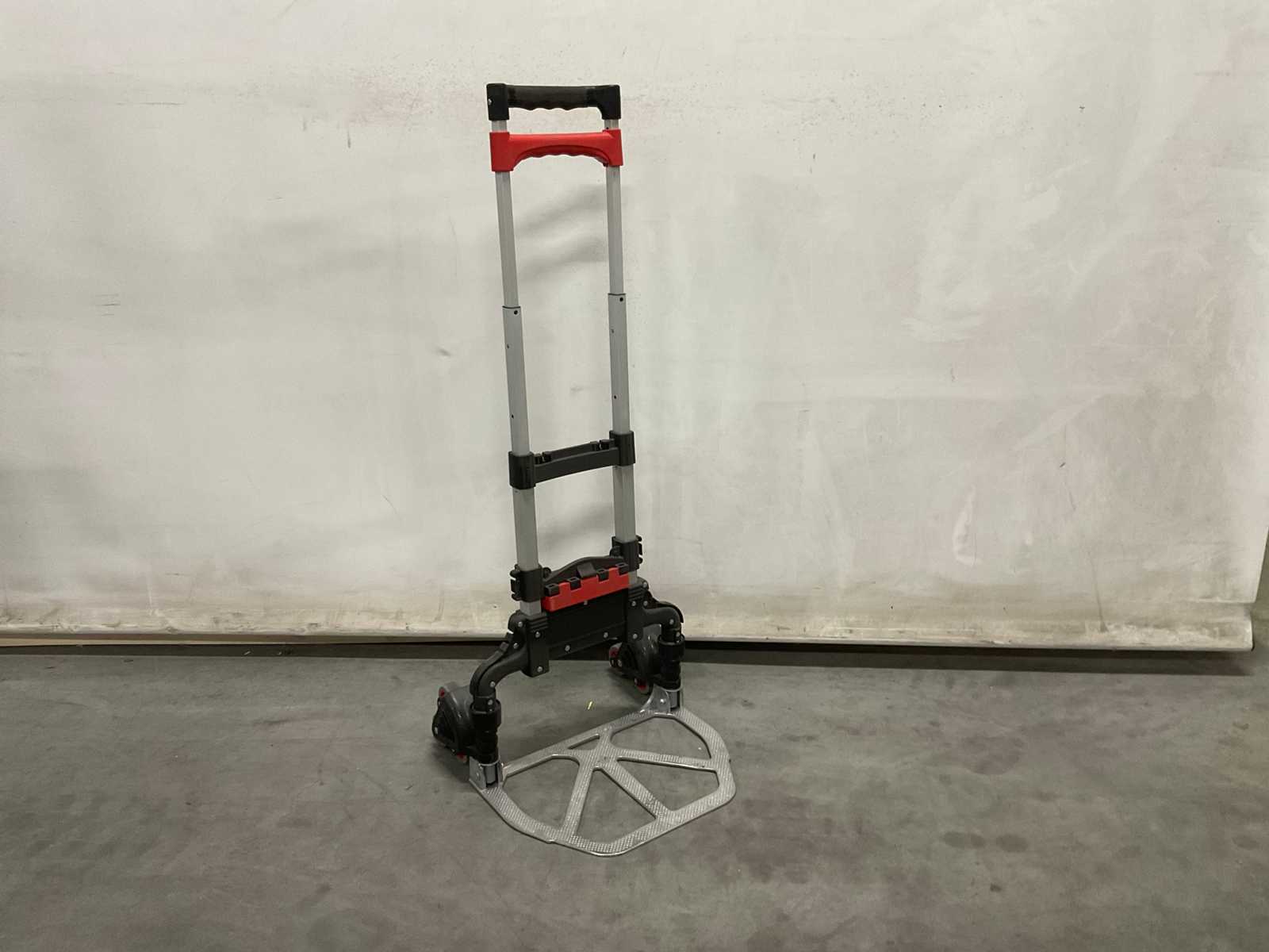 Folding hand truck