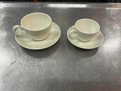 Partia filiżanek i spodków