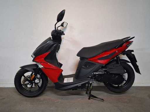 Kymco Super8 scuter cu moped de 45 km, 4 timpi