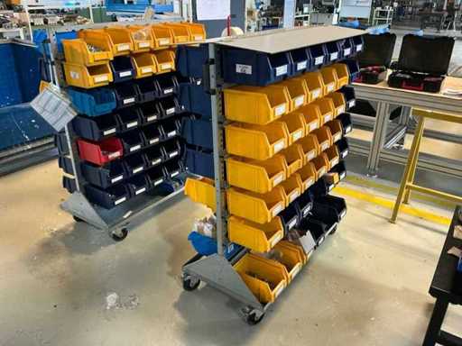 Wózek półkowy z zaworami i złączami