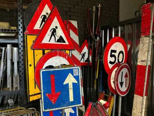 Semne de trafic și barieră