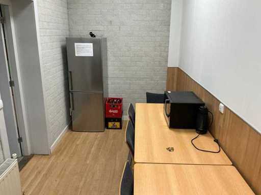 Contenu de la salle de cantine