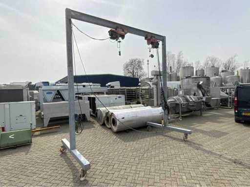 Kraan hijsbok met kettingtakels