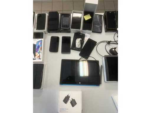 Set of 20 smartphones and 2 tablets