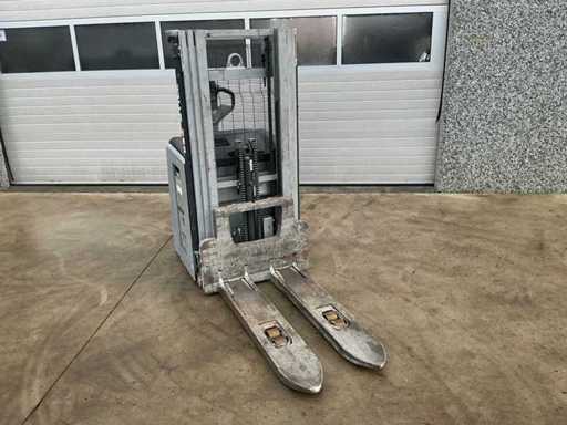 2021 STILL EXV Stacker