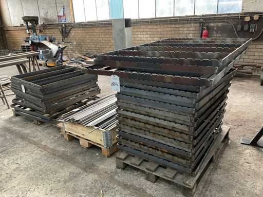 Partij halffabrikaat stalroosters