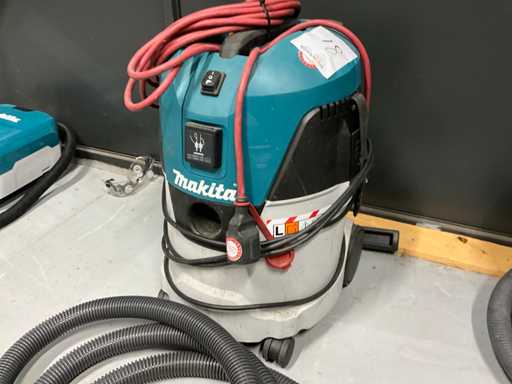 Makita VC2512L Industrial vacuum cleaner