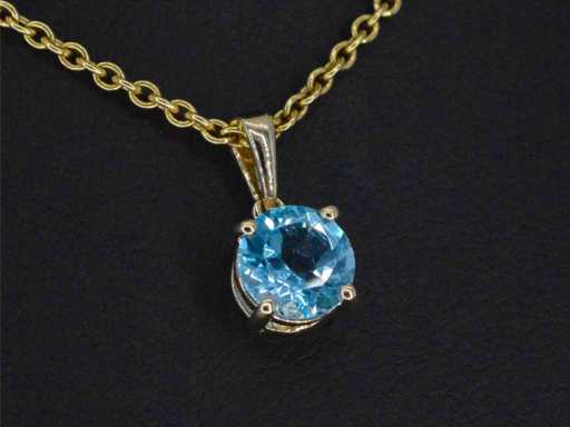 Goldener Anhänger mit Topas