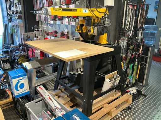 Machine à scie circulaire à découpe DeWALT DW721KN table d’attache