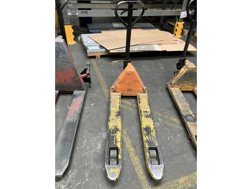 Pallet truck