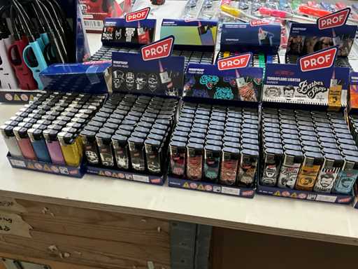 Prof Various Lighters in display (466x)