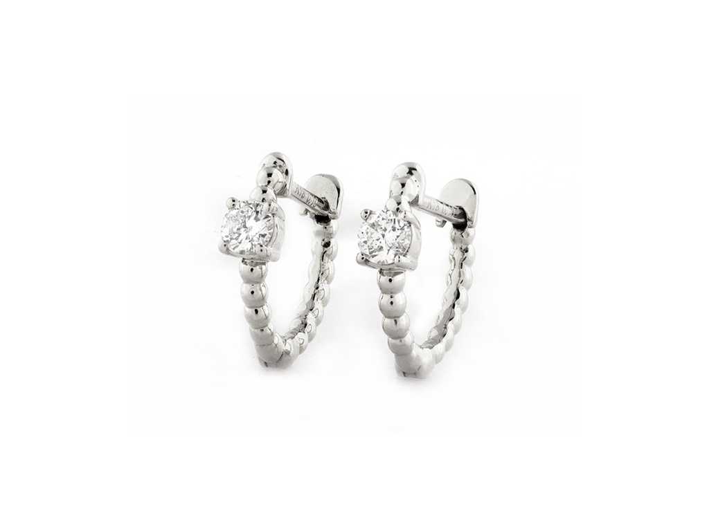 18 KT White gold Earring With Natural Diamond
