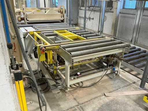 KRAFT Angetriebene Rollenbahn mit integriertem Hub-Querförderer