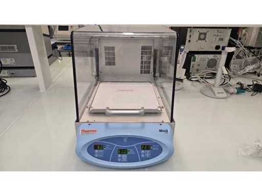 Thermo Scientific - MaxQ 4450 - SHKE4450CC-1CE - Benchtop Orbital Shaker Incubator