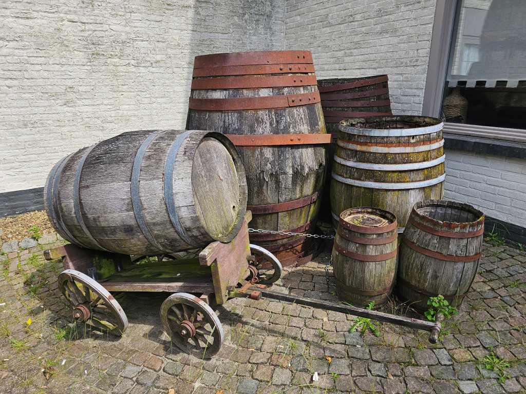 Wooden wine barrel (6x)