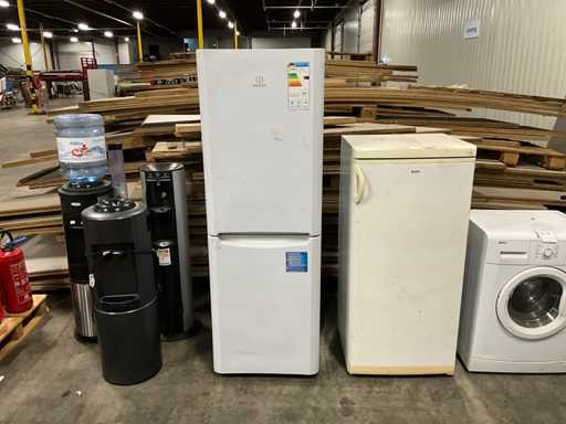 Niejednoznaczna BIAA12P Połączenie lodówki i zamrażarki