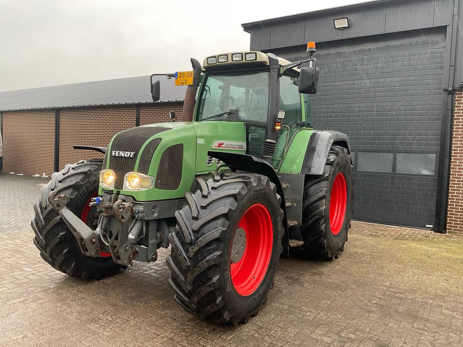 2001 Fendt 920 Vario All-wheel drive farm tractor