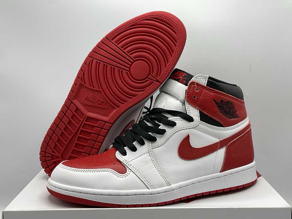 Nike Air Jordan 1 High OG Heritage Sneakers 44 1/2