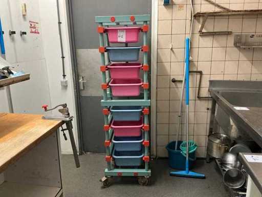 Carrello a scaffale in plastica