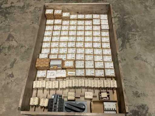 Lotto di materiale per installazioni Siemens