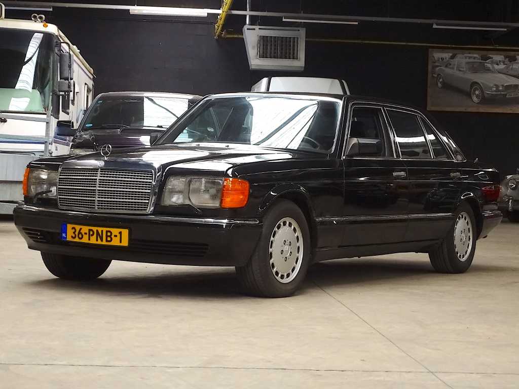 Mercedes-Benz 560 SEL, 36-PNB-1