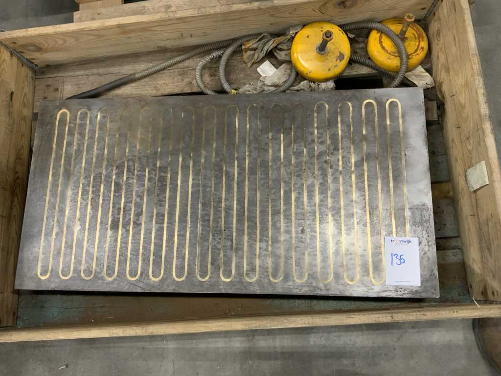 Magnet clamping plate