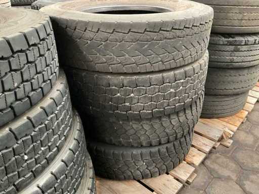 Trupa de Anul Bun (4x)