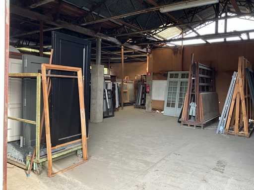 Gran lote de ventanas y puertas