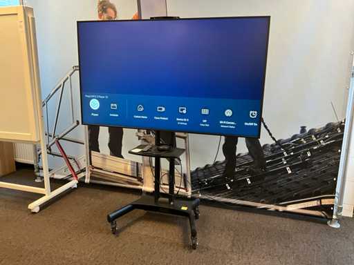 Samsung QM75B digital signage on Neomounts floor stand