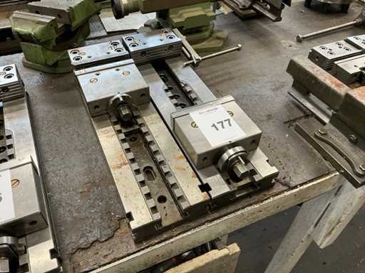 Machine vise (2x)