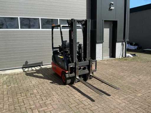 Wózek widłowy Linde E16C-02