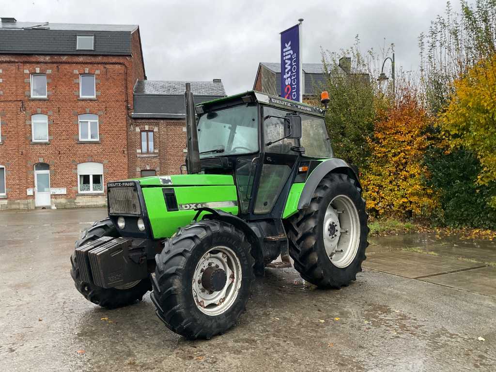 Deutz-Fahr DX 4.50 Tracteur agricole à quatre roues motrices