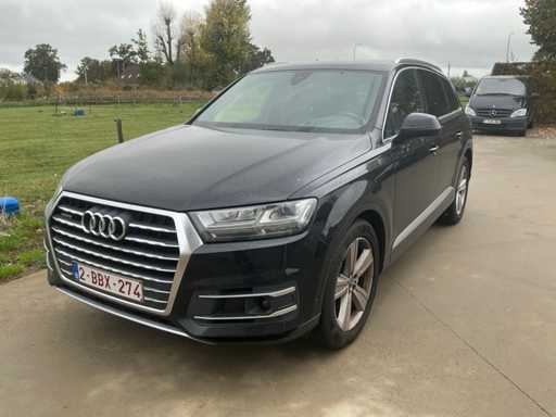 Ma?in? Audi Q7 2016
