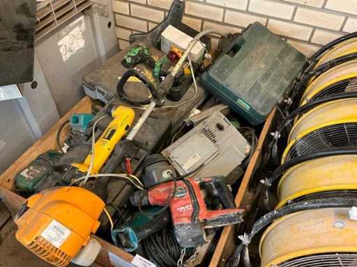 Pallet met gereedschap en machines