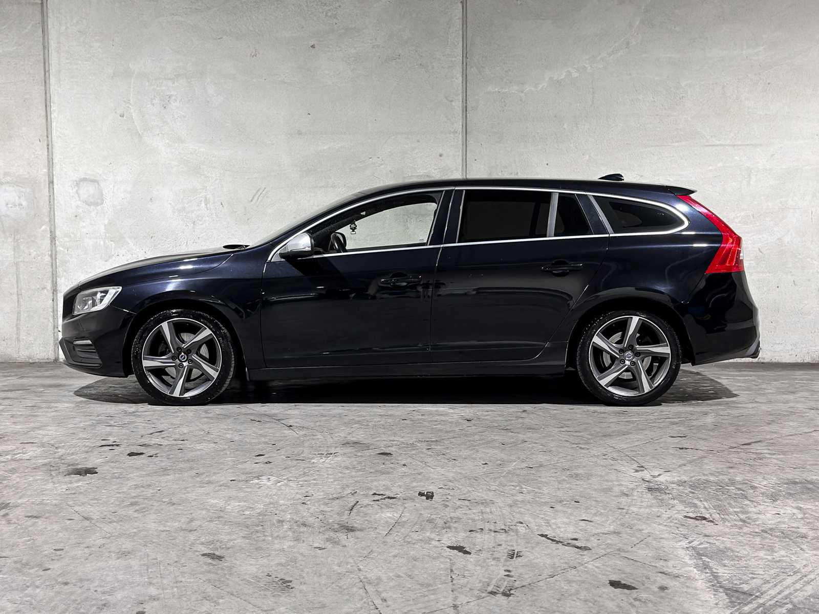 Volvo V60 1.6 T3 R-Design 150hp 2015, 5-ZTK-58