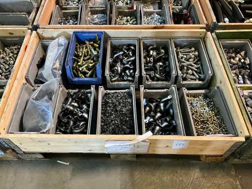 Charge von Montagematerial und Schlauchklemmen