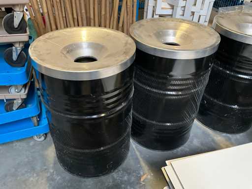 Zelfdovende afvaltonnen (2x)