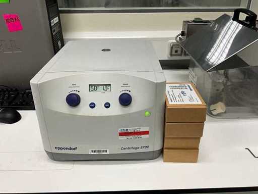 Centrifugă EPPENDORF 5702