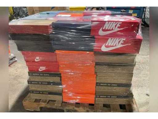 Schoenen en sneakers van niet-afleverbare pakketten - 30 paar