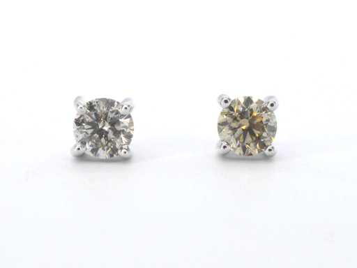 White gold solitaire earrings with natural brilliant cut diamonds