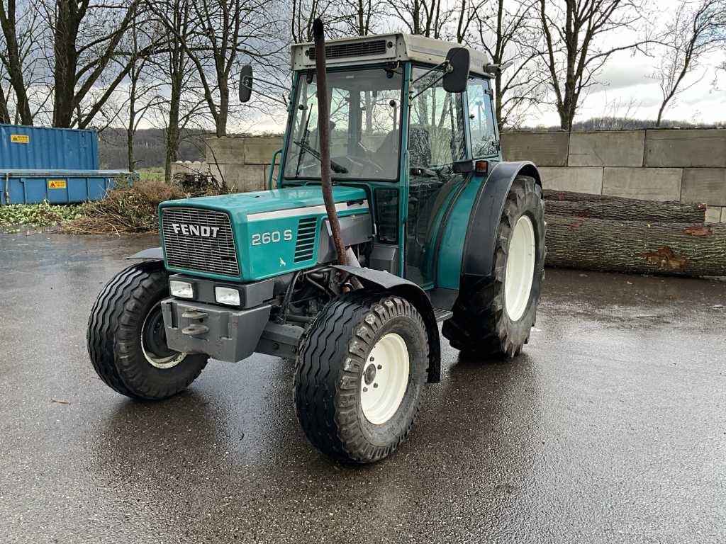 1998 Fendt 260S Two-wheel drive farm tractor