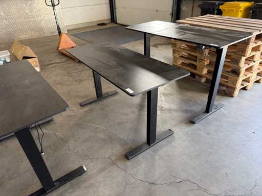 Elektrisch verstellbarer Schreibtisch