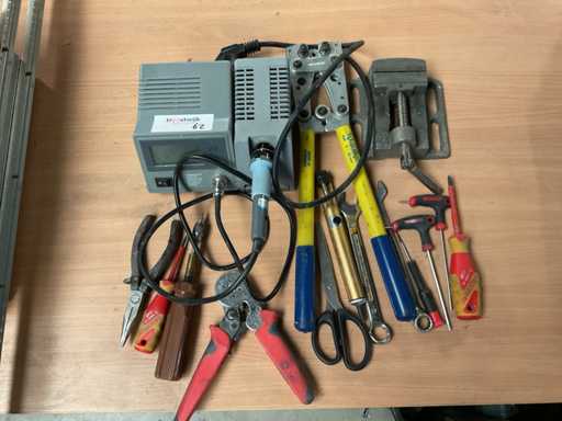 Velleman - VTSSC40N - Station de soudure avec divers outils