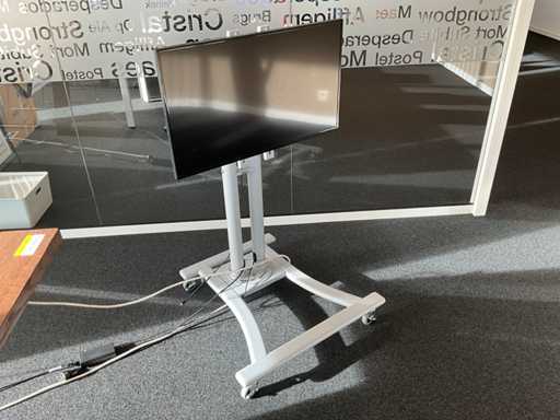 Samsung LH32DCE Display on mobile stand